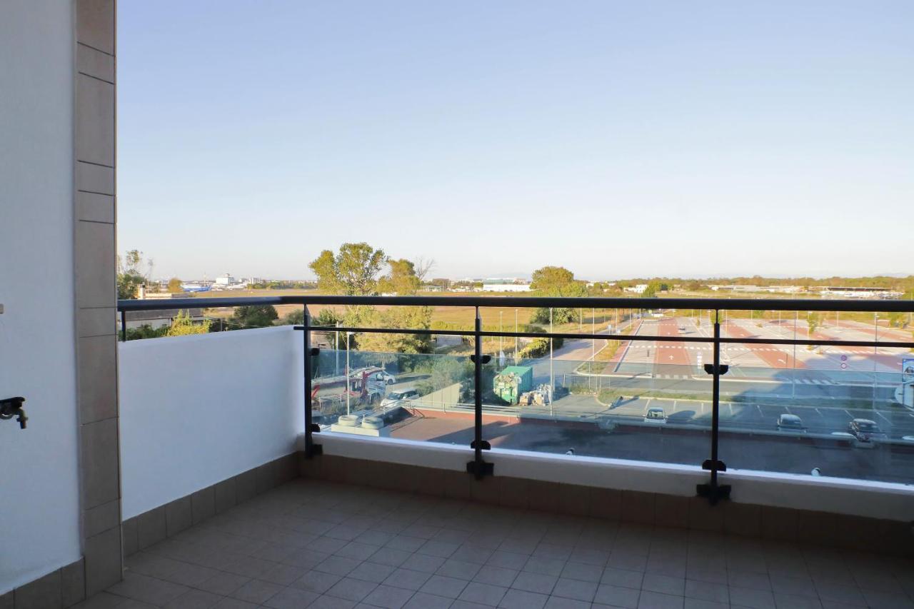 Bilocale Con Vista Sull'Aeroporto - Comodo Per Il Viaggio ฟิวมิชีโน ภายนอก รูปภาพ